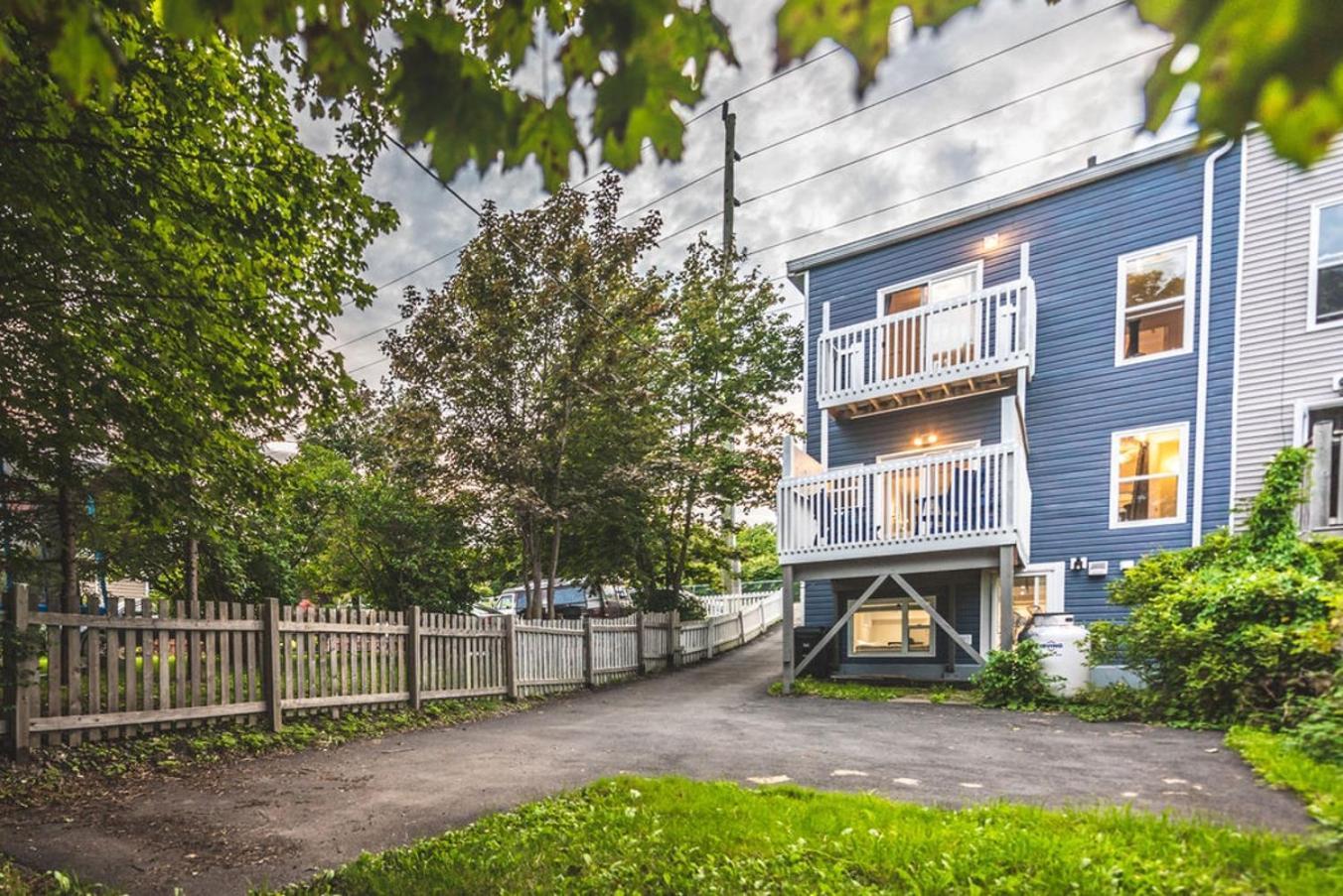 Вилла Blvd House Quidi Vidi Lake Parking Сент-Джонс Экстерьер фото